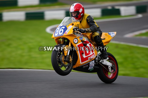 Thunderbikes- Cadwell Park May 2009